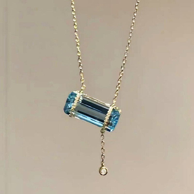 Crystal Choker Necklace - Naszyjnik z zawieszką w kształcie kostki