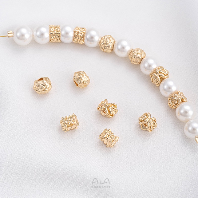 Rose Gold Bracelet - Wieniec z róż z wełny w