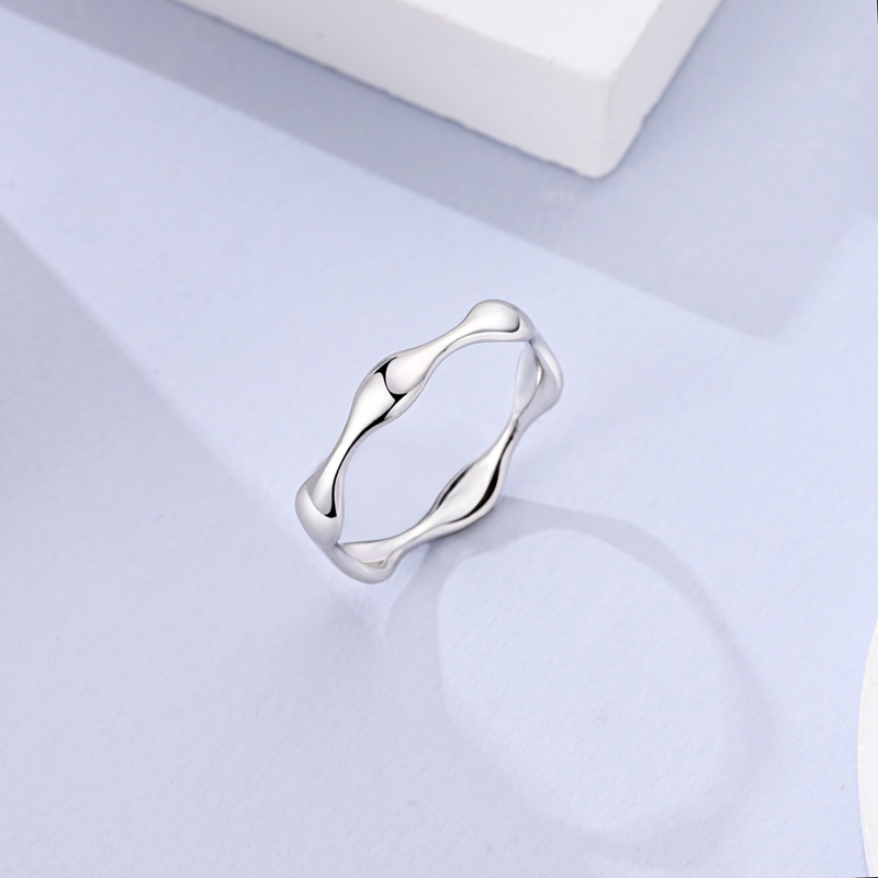 Pierścionek z falistą, nieregu – Minimalist Ring Stackable recenzja i cena